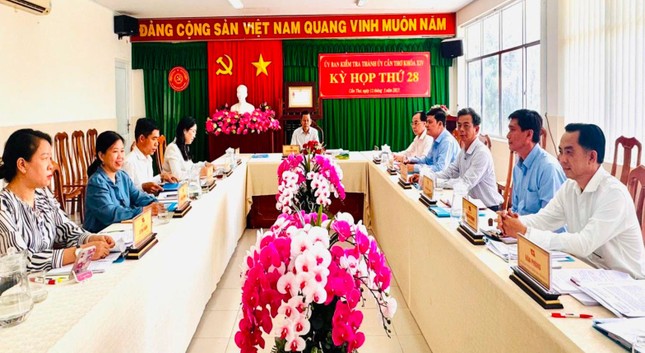 Kỷ luật cảnh cáo Chánh Văn phòng UBND thành phố Cần Thơ ảnh 1