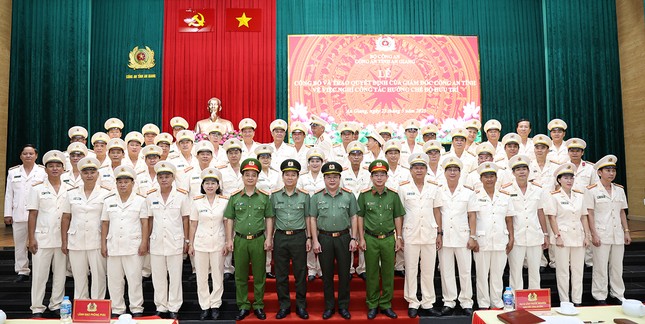 Hơn 150 cán bộ Công an An Giang, Sóc Trăng nghỉ hưu theo nguyện vọng ảnh 2