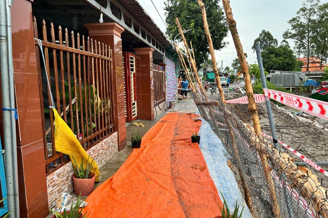 Liên tiếp 3 vụ sạt lở ở An Giang, nhà dân cheo leo trên bờ vực ảnh 2