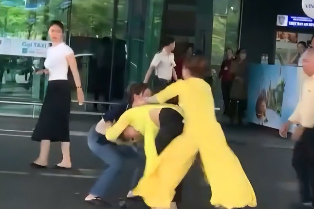 Kỷ luật 2 nữ nhân viên hàng không túm tóc, đánh nhau ảnh 1