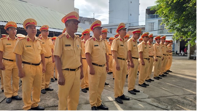 Kiên Giang ra quân kiểm soát phương tiện khai thác, vận chuyển cát ảnh 2