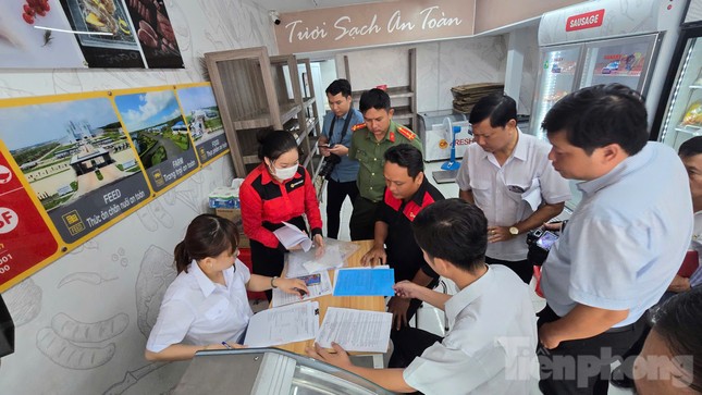Người tố cáo bán 'thịt bẩn' bị C.P chấm dứt hợp đồng lao động ảnh 1