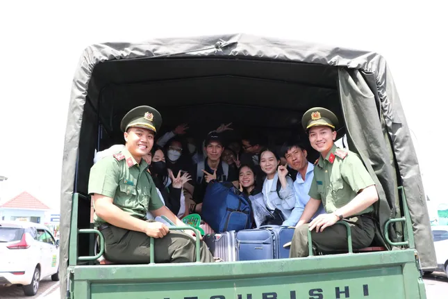 142 thí sinh ở Kiên Giang vượt biển đi thi tốt nghiệp THPT ảnh 2