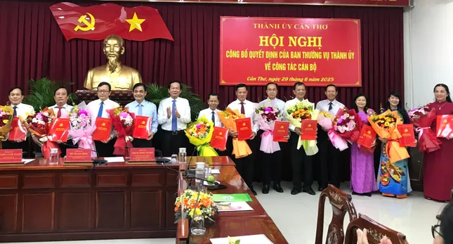 Phó Chủ tịch UBND TP. Cần Thơ Nguyễn Ngọc Hè nghỉ hưu trước tuổi ảnh 1