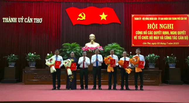 Cần Thơ công bố quyết định thành lập, bổ nhiệm nhân sự sở ngành ảnh 1