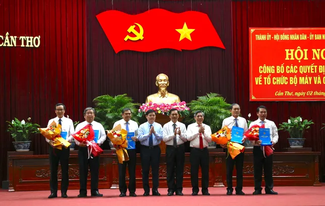 Cần Thơ công bố quyết định thành lập, bổ nhiệm nhân sự sở ngành ảnh 2