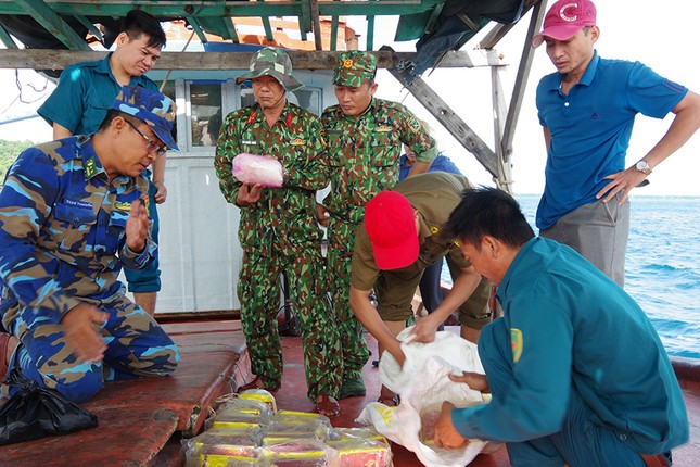 Phát hiện 20kg ma tuý trôi dạt trên đảo Thổ Chu ảnh 1