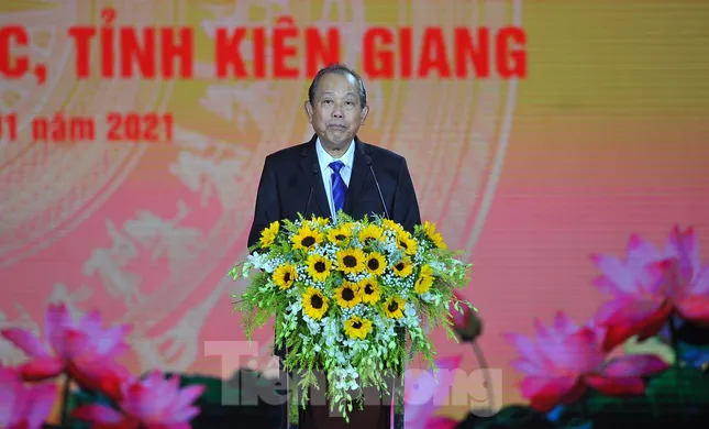 Rực rỡ pháo hoa chào mừng thành phố Phú Quốc ảnh 6