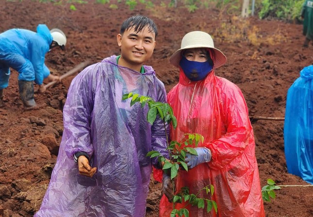 Những đảng viên trẻ tiên phong ở Tây Nguyên - Kỳ 4: &apos;Dị nhân&apos; vì cộng đồng ảnh 1