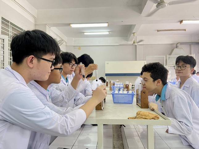 Tuyển sinh lớp 10 năm 2025: Thí sinh háo hức với môn Ngữ văn ảnh 1