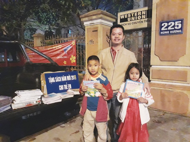 Tuấn “mọt sách” và ước mơ 3000 tủ sách cho học sinh xứ gió Lào ảnh 1
