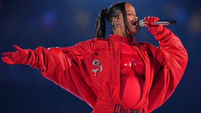Rihanna gây sốt tại Met Gala 2025: Mẹ bầu chiếm trọn spotlight thảm xanh ảnh 4