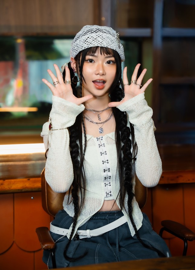Sau Út Khờ trong phim "Địa Đạo", Lamoon Diễm Hằng thử sức ở Em Xinh "Say Hi" ảnh 8