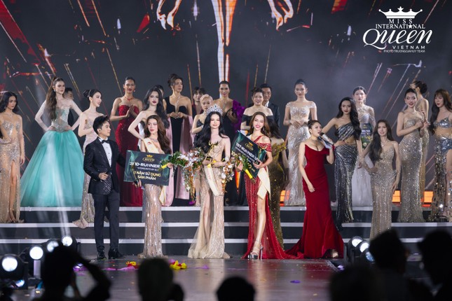 Hà Tâm Như team Lê Hoàng Phương trở thành "Miss International Queen Vietnam 2025" ảnh 2