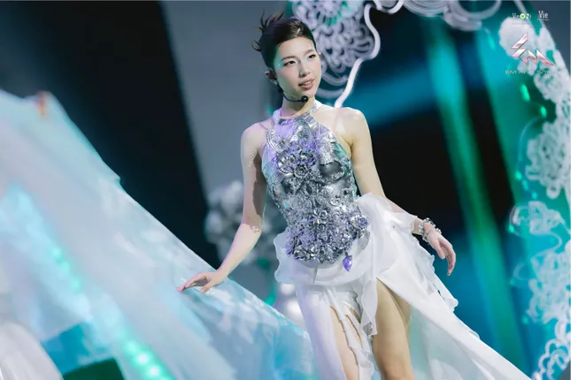 Em Xinh Say Hi tập 2: 6 tiết mục "tuyệt đối điện ảnh", Châu Bùi sụt 3kg vì áp lực ảnh 6