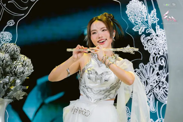 Phương Mỹ Chi - Lamoon Diễm Hằng: Đôi bạn đồng niên "trái tính" cùng loạt khoảnh khắc viral ảnh 1