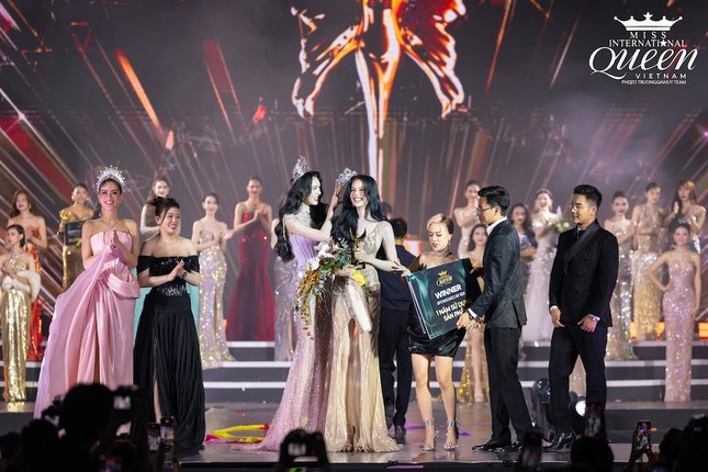 Hà Tâm Như team Lê Hoàng Phương trở thành "Miss International Queen Vietnam 2025" ảnh 3