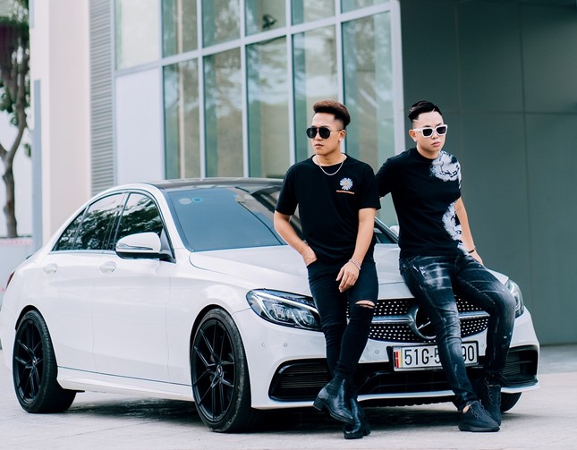 V-Biz 24H: Jack khoe ảnh selfie cực “cute”, Châu Khải Phong kết hợp cùng học trò Tuấn Hưng ảnh 7
