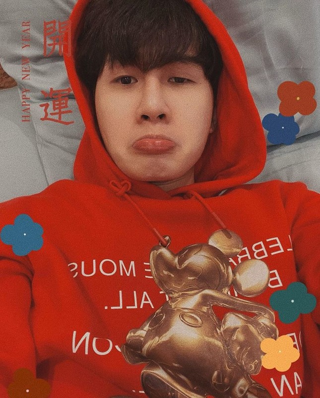 V-Biz 24H: Jack khoe ảnh selfie cực “cute”, Châu Khải Phong kết hợp cùng học trò Tuấn Hưng ảnh 1