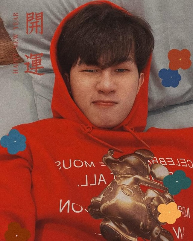 V-Biz 24H: Jack khoe ảnh selfie cực “cute”, Châu Khải Phong kết hợp cùng học trò Tuấn Hưng ảnh 2