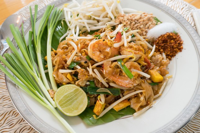 Thái Lan: Chủ quán mì Khao Soi “khởi nghiệp” ở tuổi 71 để tìm lại hương vị tuổi thơ ảnh 5
