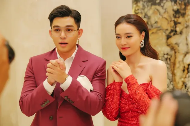 Minh Hằng nhận “cái kết đắng” vì mải mê hóng hớt trong tập 1 của web-drama “Kẻ săn tin“ ảnh 4