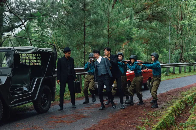 Lý Nhã Kỳ xuất hiện chớp nhoáng trong teaser MV kịch tính của Đàm Vĩnh Hưng ảnh 5