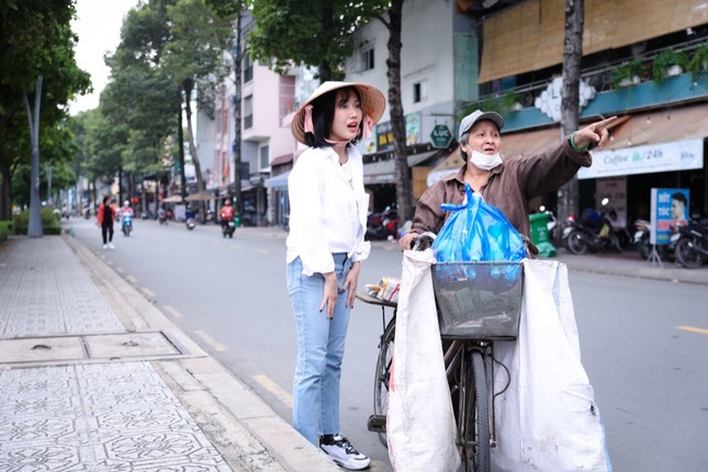 Diệu Nhi tổ chức Đám cưới vàng, trao “Ngày May Mắn” cho ông bà cụ nhặt ve chai ảnh 3