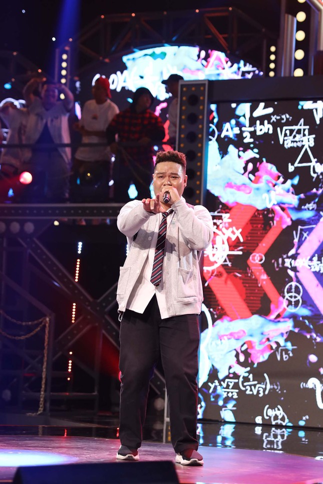 Rap Việt tập 1: Suboi phán Karik “một màu”, xuất hiện “bậc thầy” kể chuyện bằng rap ảnh 2