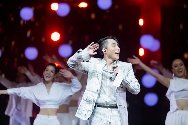 Sơn Tùng M-TP đưa “Sky Tour Movie” lên Netflix của hơn 190 nước với 10 lựa chọn ngôn ngữ ảnh 4