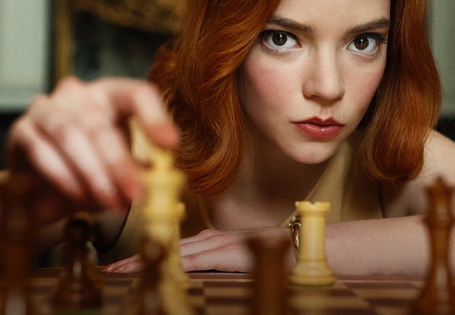 Chọn phim Netflix: “Gambit Hậu” hấp dẫn đến thế nào mà khiến khán giả rủ nhau chơi cờ vua? ảnh 1