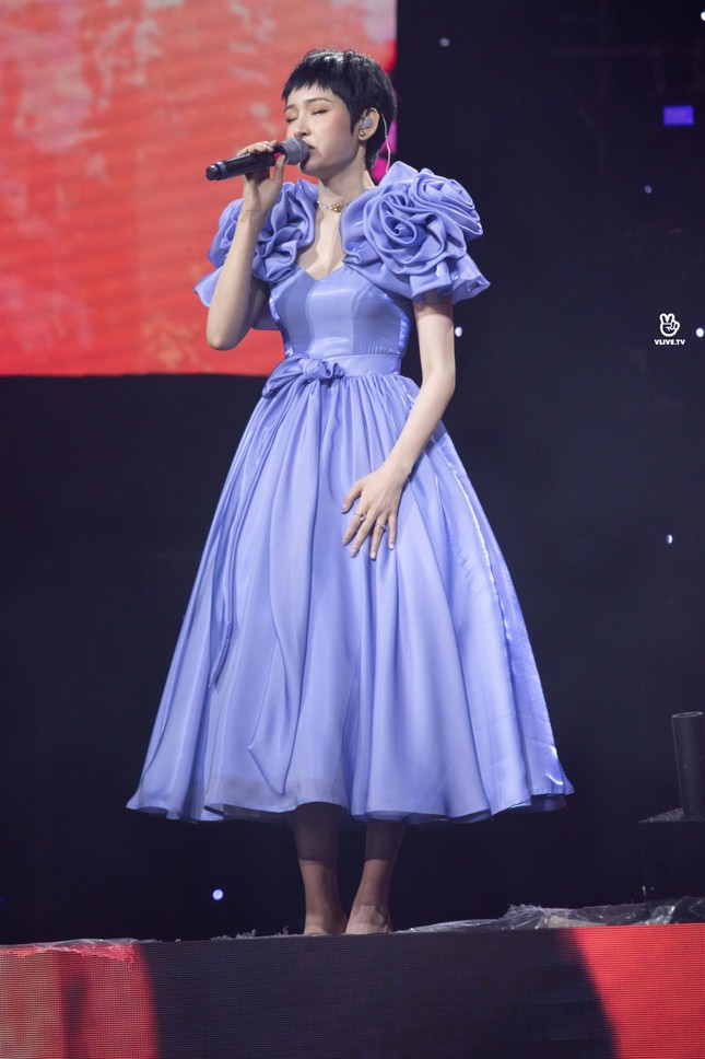 Noo Phước Thịnh thể hiện loạt hit đình đám của năm 2020 đỉnh cao, sâu lắng tại “V Heartbeat“ ảnh 10