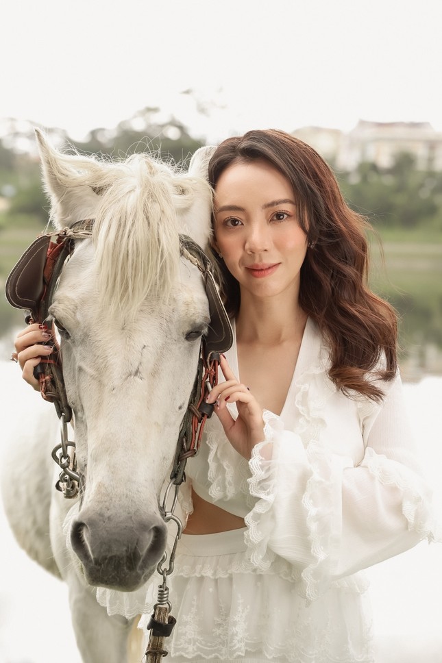 Thu Trang xinh đẹp ngày đầu năm, tiết lộ bí quyết lấy lại vóc dáng sau Tết ảnh 5