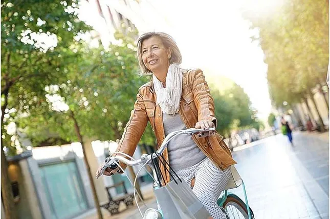 Đạp xe có thể giảm nguy cơ mắc bệnh mất trí nhớ Alzheimer ảnh 1
