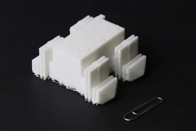 Robot 3D từ một khối lộn ngược và có thể bước ra khỏi máy in ảnh 1