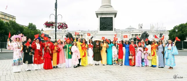 'Việt phục bộ hành' giữa London, lan tỏa giá trị văn hóa ảnh 3