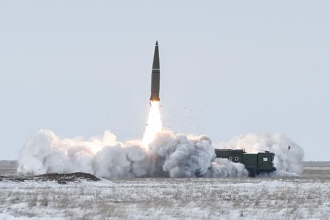 Gần 500 tên lửa và máy bay không người lái Nga tấn công Ukraine ảnh 1
