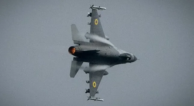 Rộ tin Ukraine bắn rơi chiến đấu cơ Su-35 của Nga bằng tiêm kích F-16 ảnh 1