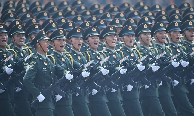 Truyền thông Trung Quốc: Hàng loạt khí tài quân sự nội địa sẽ xuất hiện trong cuộc duyệt binh sắp tới ảnh 1