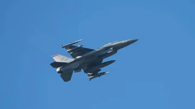 Ukraine xác nhận mất tiêm kích F-16 thứ ba ảnh 1