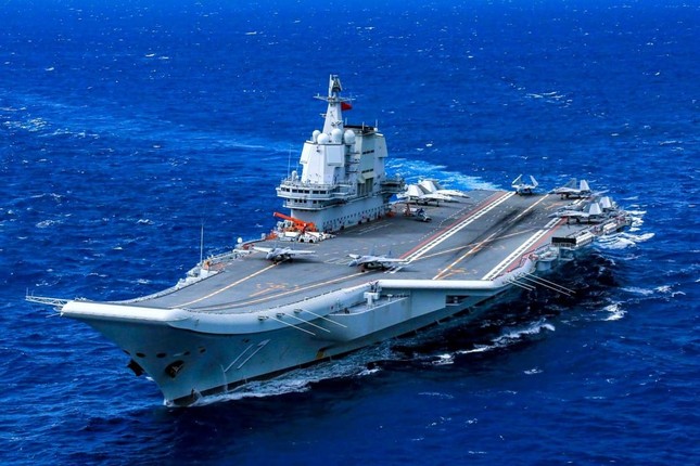 Tàu sân bay Sơn Đông lần đầu cập cảng Hồng Kông ảnh 1