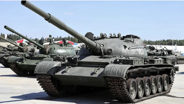 Ukraine nói lý do Nga triển khai xe tăng từ thời Liên Xô ảnh 1