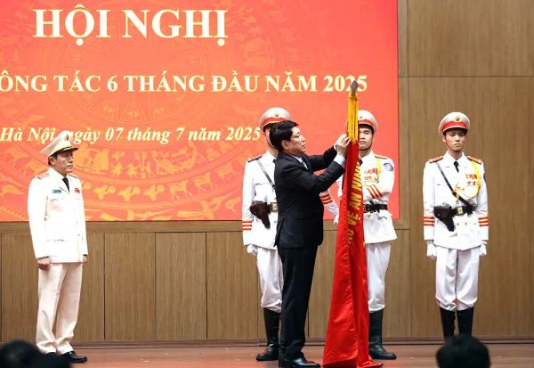 Trao Huân chương cao quý tặng Bộ Công an và các tập thể, cá nhân xuất sắc ảnh 1