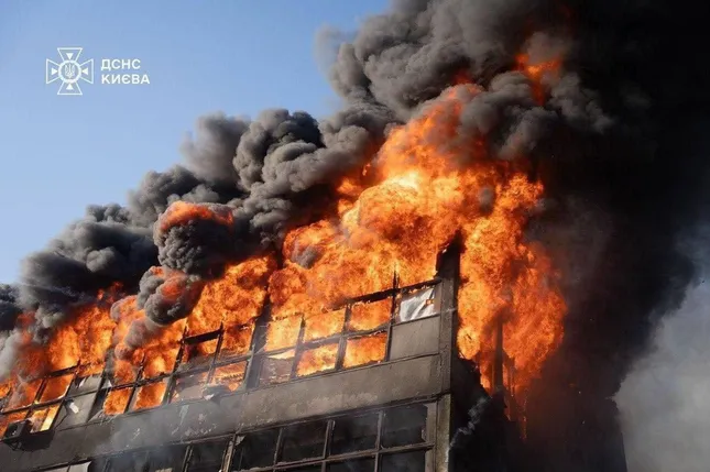 Tên lửa và máy bay không người lái tấn công Ukraine ảnh 1