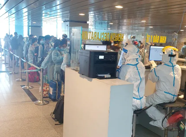 Bắt đầu nối lại hoạt động bay thương mại quốc tế ảnh 1
