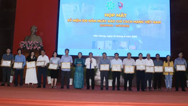 Phóng viên Báo Tiền Phong đạt giải A Giải thưởng báo chí Bình Định 2025 ảnh 3