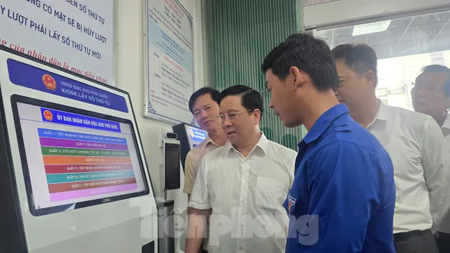 Người dân đến làm thủ tục tại Trung tâm Hành chính công đặc khu Phú Quốc tăng gấp 4 lần ảnh 3
