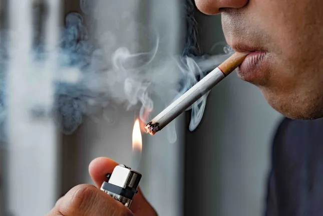 Nên tầm soát ung thư phổi, đặc biệt với người 'dính dáng' đến thuốc lá ảnh 2