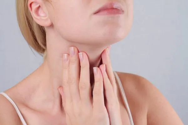 Thực phẩm cực tốt và 'đại kỵ' với người bị ung thư tuyến giáp ảnh 1