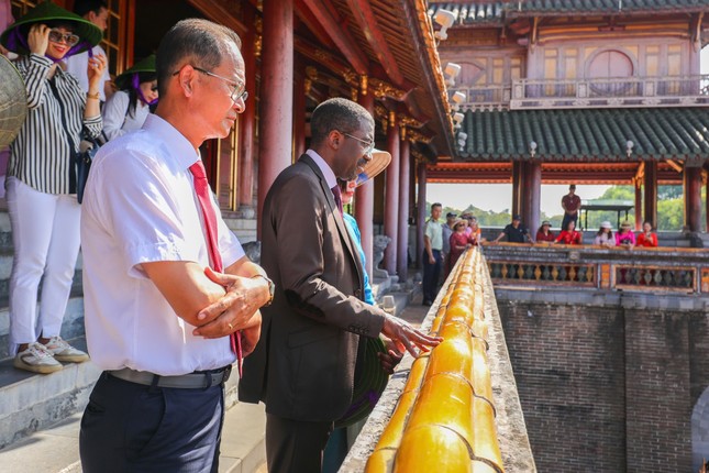 Giám đốc Trung tâm Di sản Thế giới UNESCO thăm Quần thể di tích Cố đô Huế ảnh 1